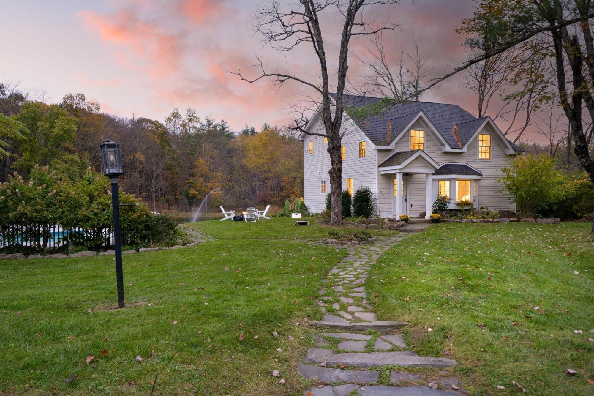Cortland By Avantstay Charming Heritage Estate W Private Lake Pool 소거티즈 외부 사진